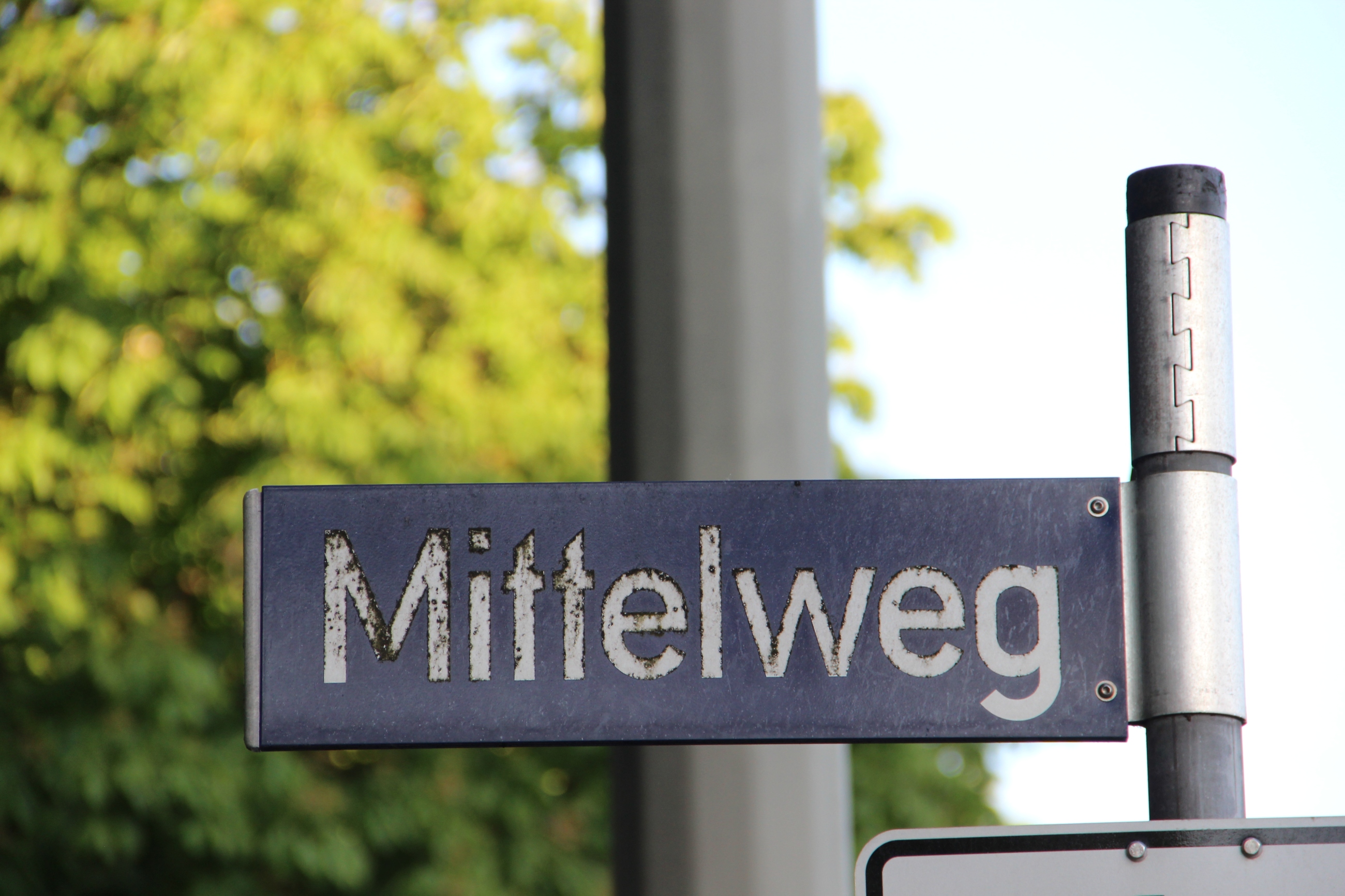 Foto: Straßenschild: Mittelweg